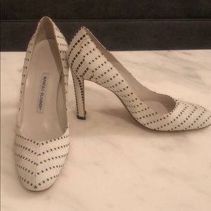 Manolo Blahnik white polka dot pump